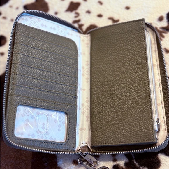 Thirty One Wallet - Picture 3 of 4